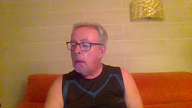Snapshot of tuggy59 chatting on June 21, 3:53 am tuggy59 online show from June 21, 3:53 am