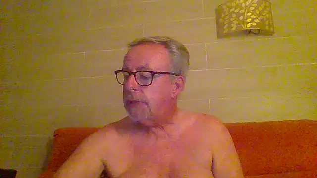 Snapshot of tuggy59 chatting on June 22, 3:36 am tuggy59 online show from June 22, 3:36 am