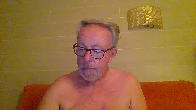 Snapshot of tuggy59 chatting on June 24, 4:33 am tuggy59 online show from June 24, 4:33 am