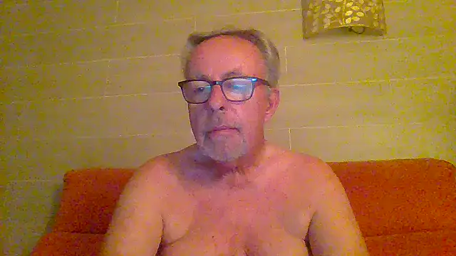 Snapshot of tuggy59 chatting on June 25, 4:45 am tuggy59 online show from June 25, 4:45 am