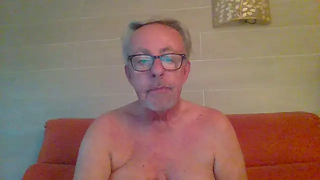 Snapshot of tuggy59 chatting on June 25, 5:12 am tuggy59 online show from June 25, 5:12 am