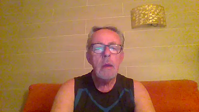 Snapshot of tuggy59 chatting on June 26, 3:44 am tuggy59 online show from June 26, 3:44 am