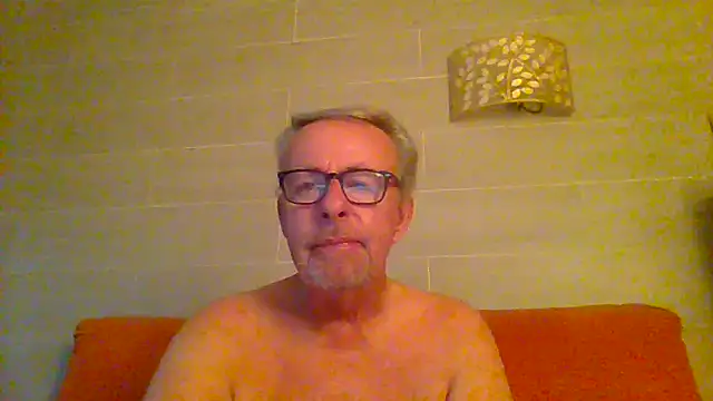 Snapshot of tuggy59 chatting on June 27, 5:01 am tuggy59 online show from June 27, 5:01 am