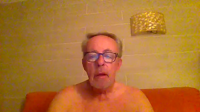 Snapshot of tuggy59 chatting on July 1, 3:19 am tuggy59 online show from July 1, 3:19 am