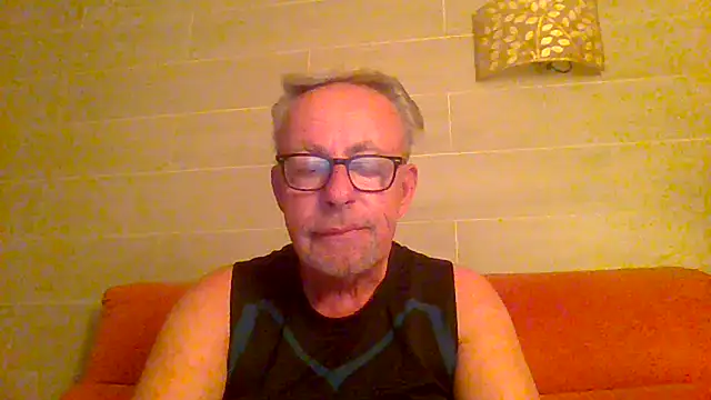 Snapshot of tuggy59 chatting on July 6, 4:20 am tuggy59 online show from July 6, 4:20 am