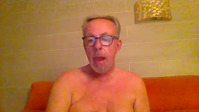 Snapshot of tuggy59 chatting on July 10, 4:50 am tuggy59 online show from July 10, 4:50 am