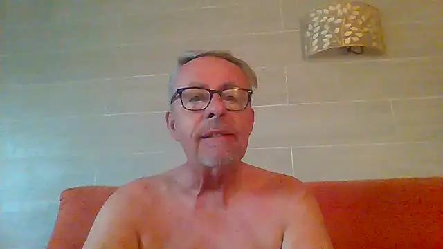 Snapshot of tuggy59 chatting on July 12, 6:04 am tuggy59 online show from July 12, 6:04 am