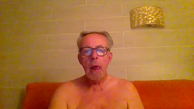Snapshot of tuggy59 chatting on July 14, 4:17 am tuggy59 online show from July 14, 4:17 am