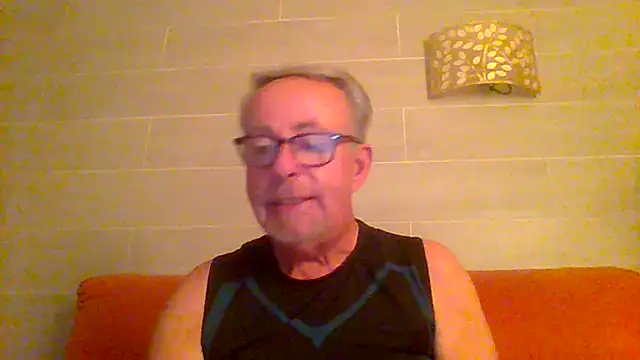 Snapshot of tuggy59 chatting on July 16, 5:02 am tuggy59 online show from July 16, 5:02 am