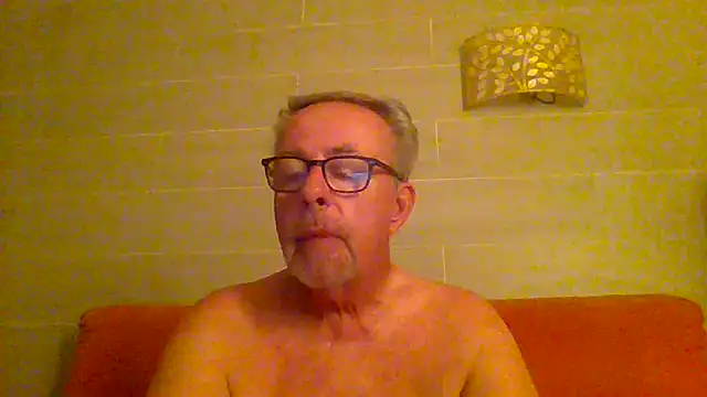 Snapshot of tuggy59 chatting on July 18, 4:16 am tuggy59 online show from July 18, 4:16 am
