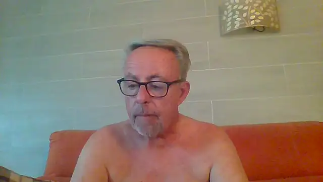 Snapshot of tuggy59 chatting on July 20, 6:06 am tuggy59 online show from July 20, 6:06 am