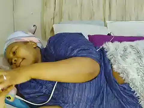 Snapshot of Real1SweetQueen chatting on May 17, 6:26 pm Real1SweetQueen online show from May 17, 6:26 pm
