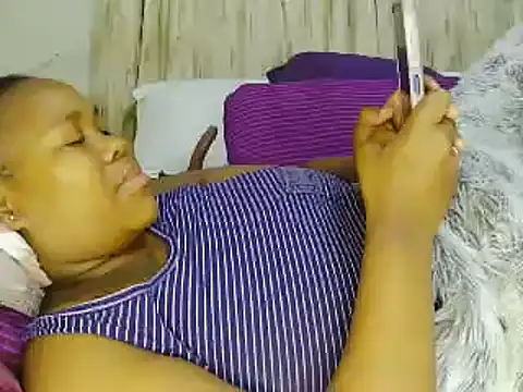 Snapshot of Real1SweetQueen chatting on May 18, 6:47 pm Real1SweetQueen online show from May 18, 6:47 pm