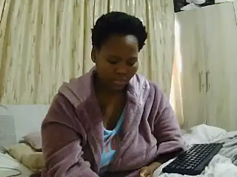 Snapshot of Real1SweetQueen chatting on May 21, 5:58 am Real1SweetQueen online show from May 21, 5:58 am