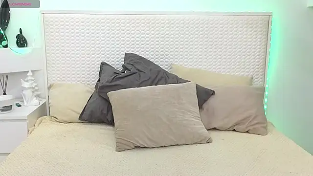 Snapshot of Eva_Rogers_ chatting on December 11, 2:11 pm Eva Rogers  online show from December 11, 2:11 pm