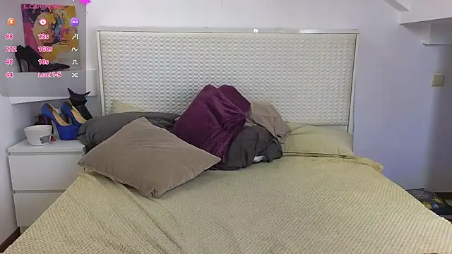 Snapshot of Eva_Rogers_ chatting on September 18, 9:00 am Eva Rogers  online show from September 18, 9:00 am