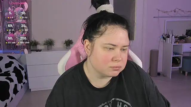 Akemi BBW online show from May 20, 9:15 am