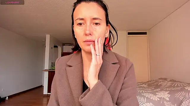 zoe jeane beker online show from December 11, 9:01 pm