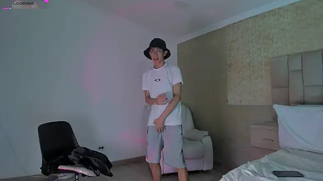 DereckCooperr online show from January 7, 12:55 am