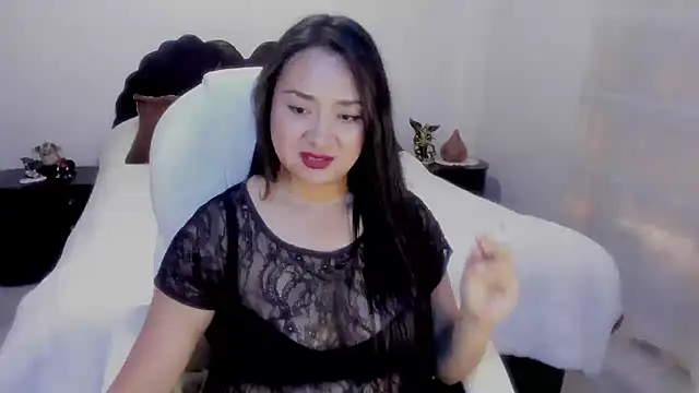 Snapshot of emilydolshe2 chatting on January 20, 6:53 pm emilydolshe2 online show from January 20, 6:53 pm