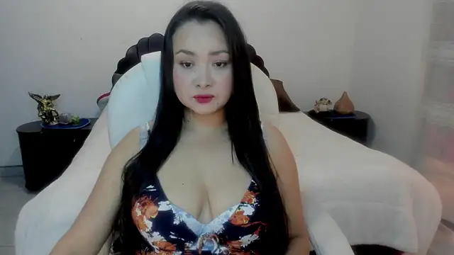 Snapshot of emilydolshe2 chatting on March 13, 3:28 pm emilydolshe2 online show from March 13, 3:28 pm
