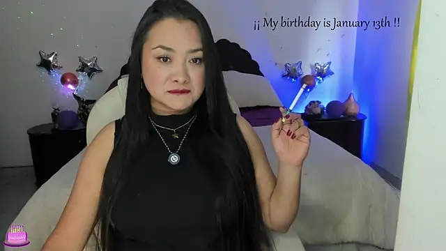 Snapshot of emilydolshe2 chatting on January 13, 3:06 pm emilydolshe2 online show from January 13, 3:06 pm