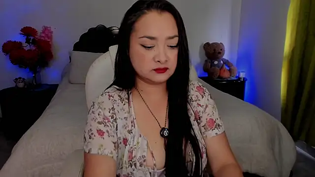 Snapshot of emilydolshe2 chatting on February 11, 2:00 pm emilydolshe2 online show from February 11, 2:00 pm