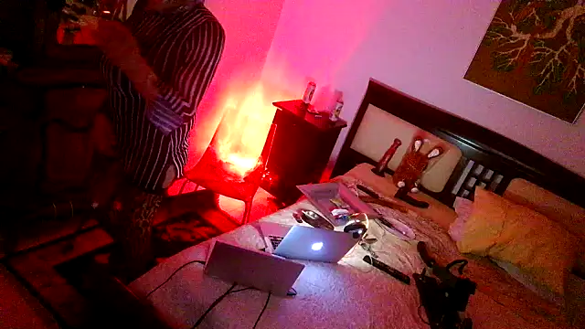 CharlotteVixxens online show from March 1, 10:01 pm