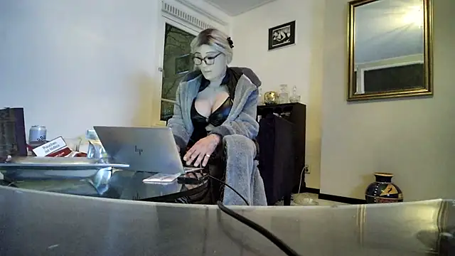 Snapshot of CharlotteVixxens chatting on March 25, 11:00 pm CharlotteVixxens online show from March 25, 11:00 pm