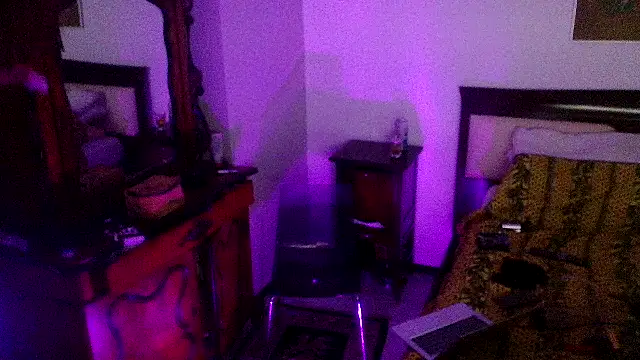 Snapshot of CharlotteVixxens chatting on April 21, 12:56 am CharlotteVixxens online show from April 21, 12:56 am