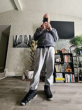 Snapshot of Cemg chatting on April 6, 3:57 pm Cemg online show from April 6, 3:57 pm