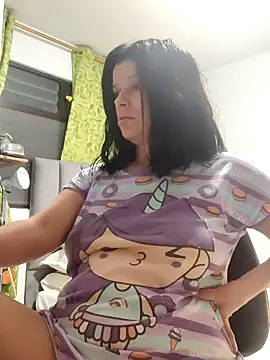 Snapshot of CurvySara1 chatting on February 3, 12:20 am CurvySara1 online show from February 3, 12:20 am