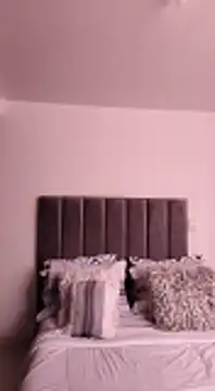 Snapshot of CurvySara1 chatting on June 11, 7:34 pm CurvySara1 online show from June 11, 7:34 pm