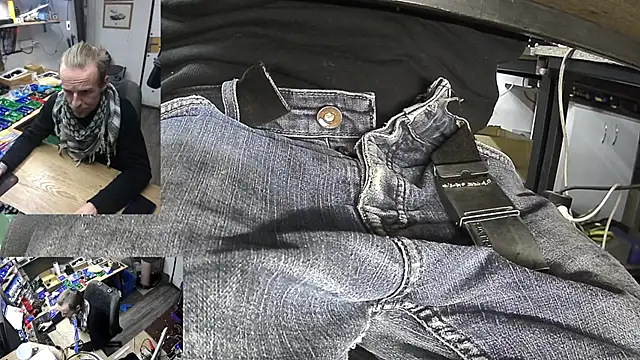 Snapshot of Happy_Michal chatting on January 2, 4:35 pm Happy Michal online show from January 2, 4:35 pm