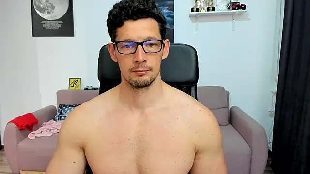 Snapshot of BrutusK08 chatting on April 23, 12:40 pm BrutusK08 online show from April 23, 12:40 pm