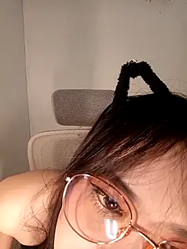 Snapshot of Chall_mee chatting on April 26, 3:42 pm Chall mee online show from April 26, 3:42 pm