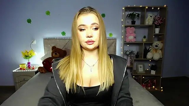 StacyYellig online show from March 17, 3:36 am