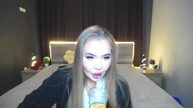 StacyYellig online show from October 7, 7:11 pm