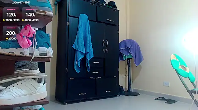 Snapshot of monica_walkert chatting on February 6, 6:24 pm monica walkert online show from February 6, 6:24 pm