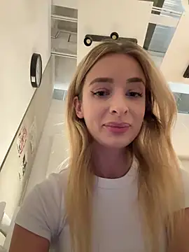 Snapshot of EvieEvans chatting on December 13, 4:05 pm EvieEvans online show from December 13, 4:05 pm