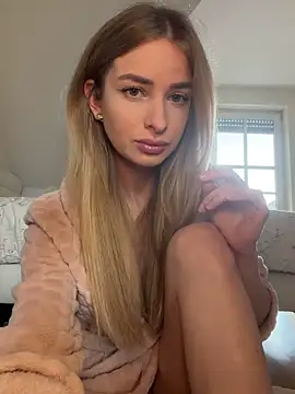 Snapshot of EvieEvans chatting on May 11, 2:01 pm EvieEvans online show from May 11, 2:01 pm