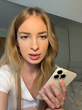 Snapshot of EvieEvans chatting on May 12, 2:58 pm EvieEvans online show from May 12, 2:58 pm