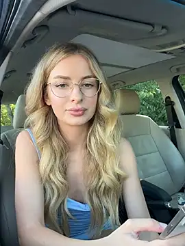 Snapshot of EvieEvans chatting on July 9, 4:11 pm EvieEvans online show from July 9, 4:11 pm