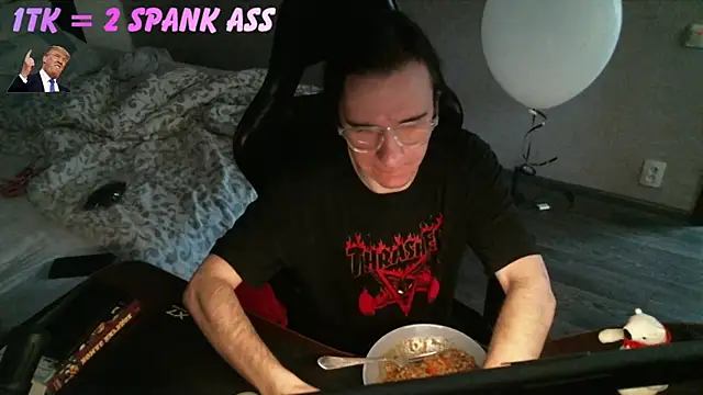 Snapshot of izilizi_23 chatting on April 19, 2:16 pm izilizi 23 online show from April 19, 2:16 pm