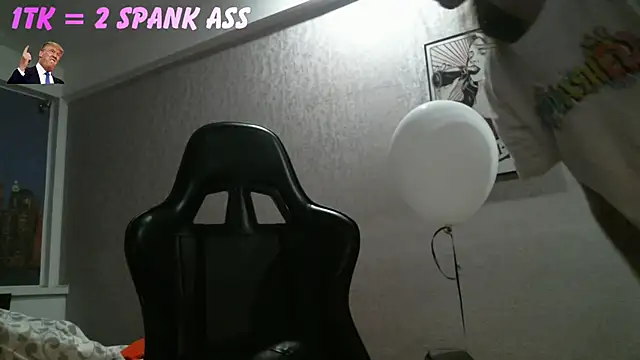 Snapshot of izilizi_23 chatting on April 23, 5:37 pm izilizi 23 online show from April 23, 5:37 pm