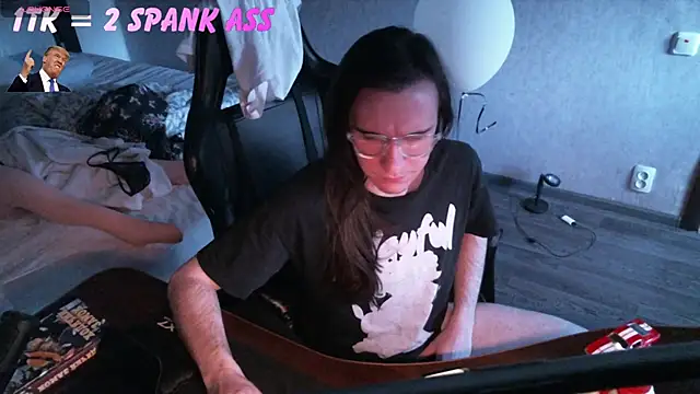 Snapshot of izilizi_23 chatting on April 26, 3:53 pm izilizi 23 online show from April 26, 3:53 pm