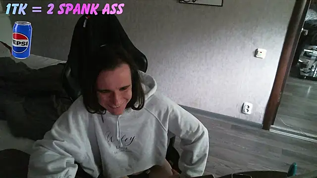 Snapshot of izilizi_23 chatting on June 3, 3:28 pm izilizi 23 online show from June 3, 3:28 pm