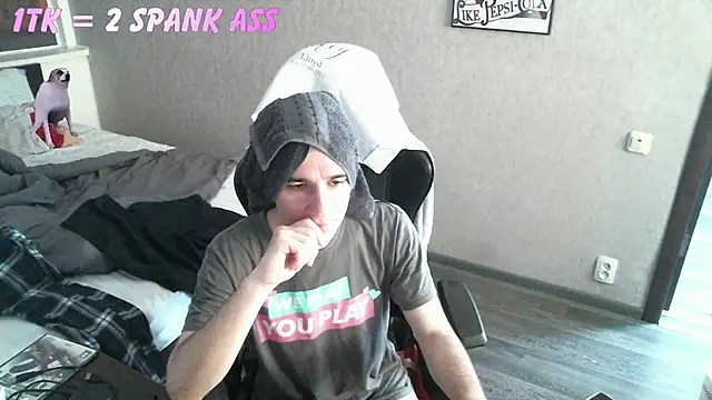 Snapshot of izilizi_23 chatting on June 7, 8:18 am izilizi 23 online show from June 7, 8:18 am