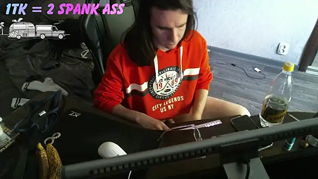 Snapshot of izilizi_23 chatting on June 18, 2:32 pm izilizi 23 online show from June 18, 2:32 pm