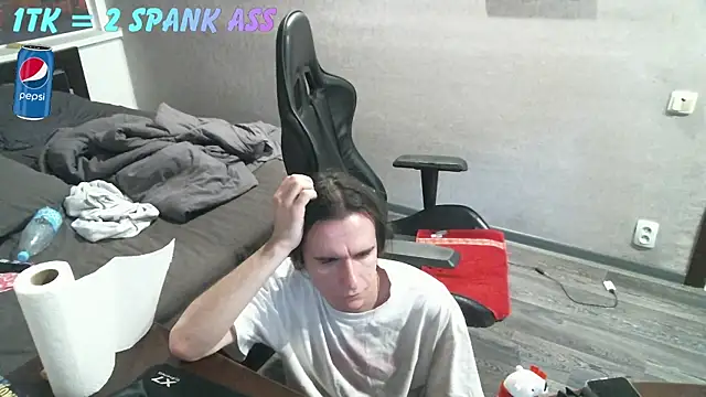 Snapshot of izilizi_23 chatting on June 26, 5:06 pm izilizi 23 online show from June 26, 5:06 pm
